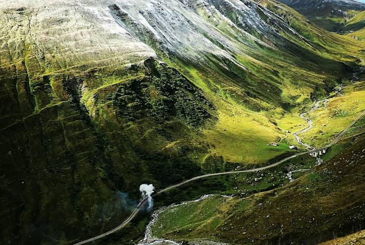 Train en Suisse © Ruben Linder / unsplash