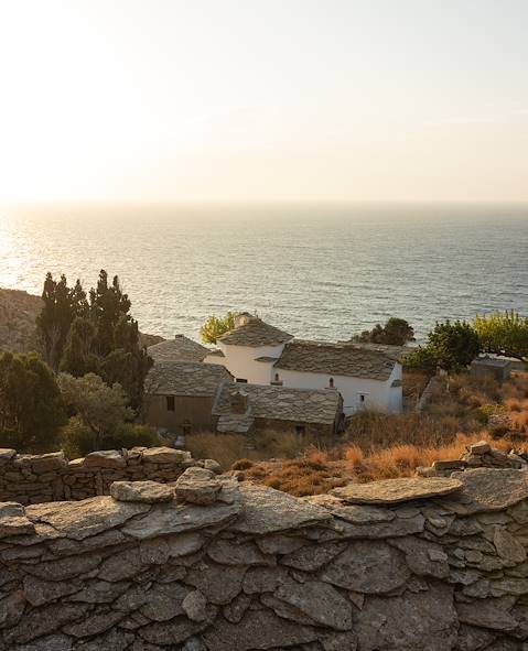 Monastère Mavrianou - Ikaria - Grèce © Adobe Stock