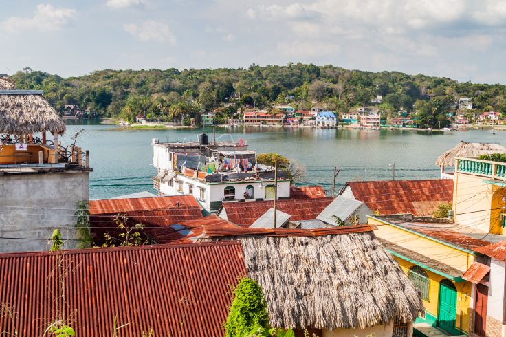 Flores - Guatemala © Matyas Rehak/stock.adobe.com