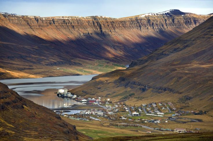 Seydisfjördur - Islande  © Steve Allen/Getty Images/iStockphoto