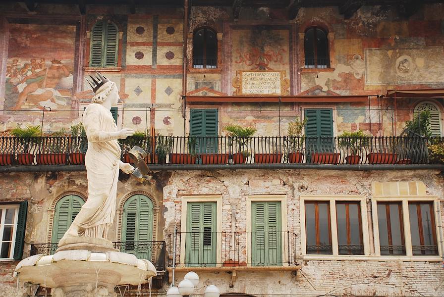 Madonna Verona et Casa Mazzanti - Vérone - Italie © jojobob / Fotolia.com