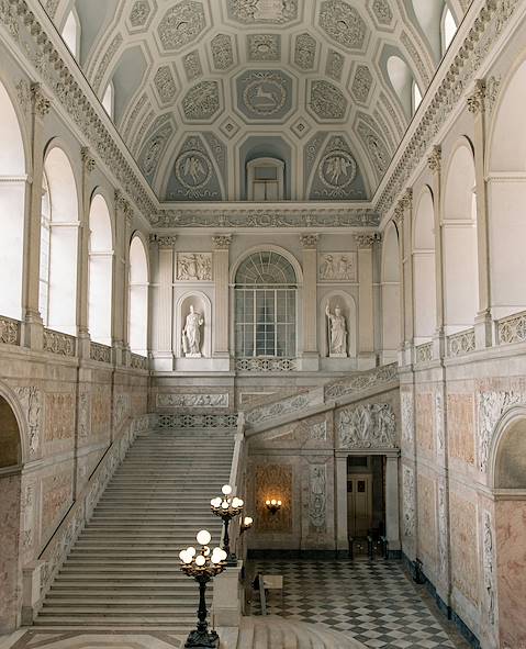 Palais Royal de Naples - Naples - Italie © Filip Baotic / Unsplash