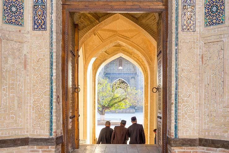 Entrée principale de la mosquée Kalon - Boukhara - Ouzbekistan © Giuseppe Masci/Fotolia