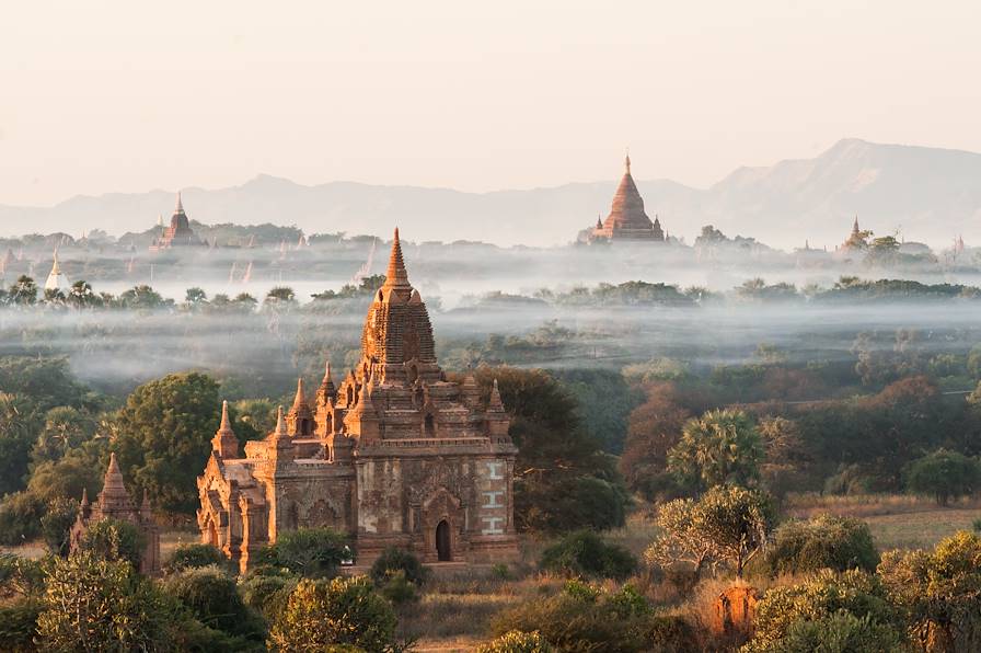 Pagode Shwesandaw - Pagan - Birmanie © Ivana Tacikova/Fotolia