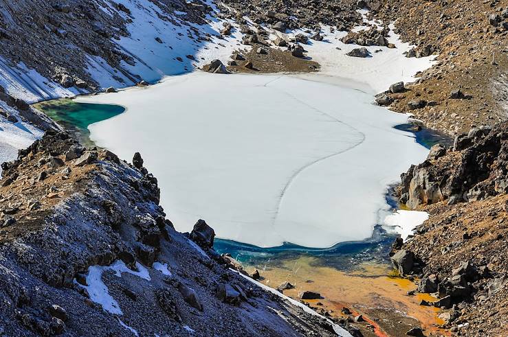 Emerald Lakes in the Tongariro National Park, New Zealand © Surfing the Planet/Fotolia