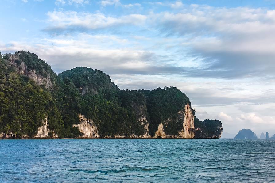 Baie de Phang Nga - Thailande © inacioluc/stock.adobe.com