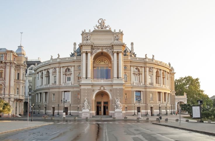 Théâtre d'opéra et de ballet d'Odessa - Ukraine © vlad_karavaev/Getty Images/iStockphoto