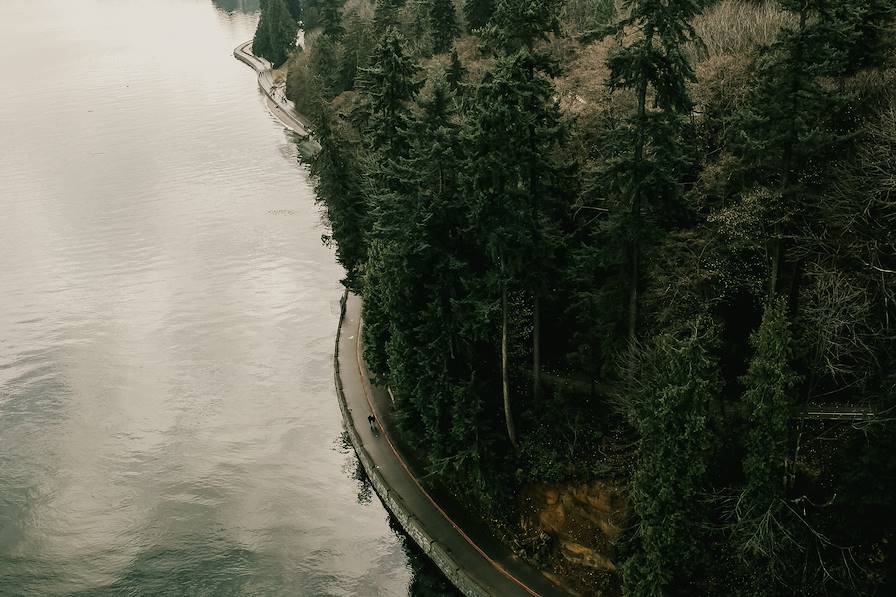 Stanley Park Seawall - Vancouver - Canada © Britney Gill