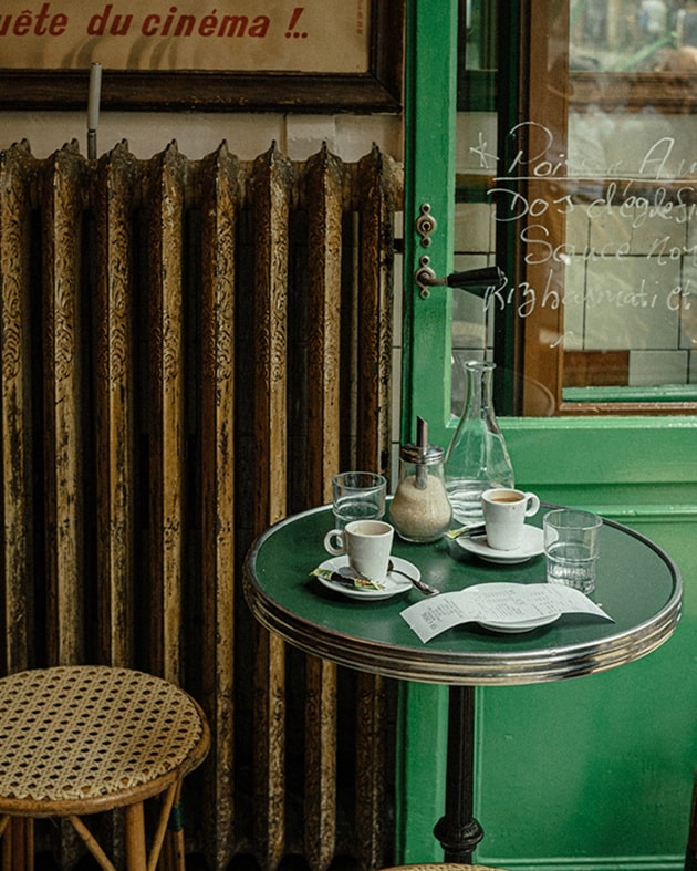 Table dans un restaurant dans Paris